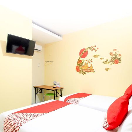 Super Oyo Capital O 217 A1 Hotel Surabaya Ngoại thất bức ảnh
