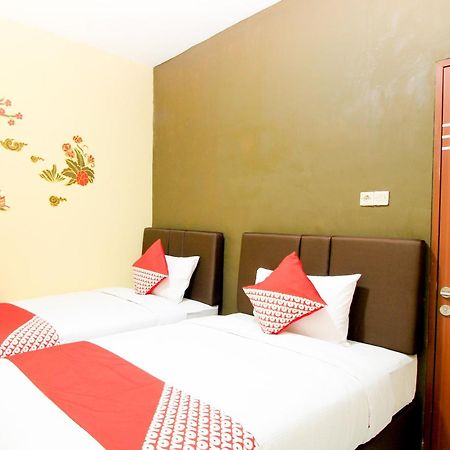 Super Oyo Capital O 217 A1 Hotel Surabaya Ngoại thất bức ảnh