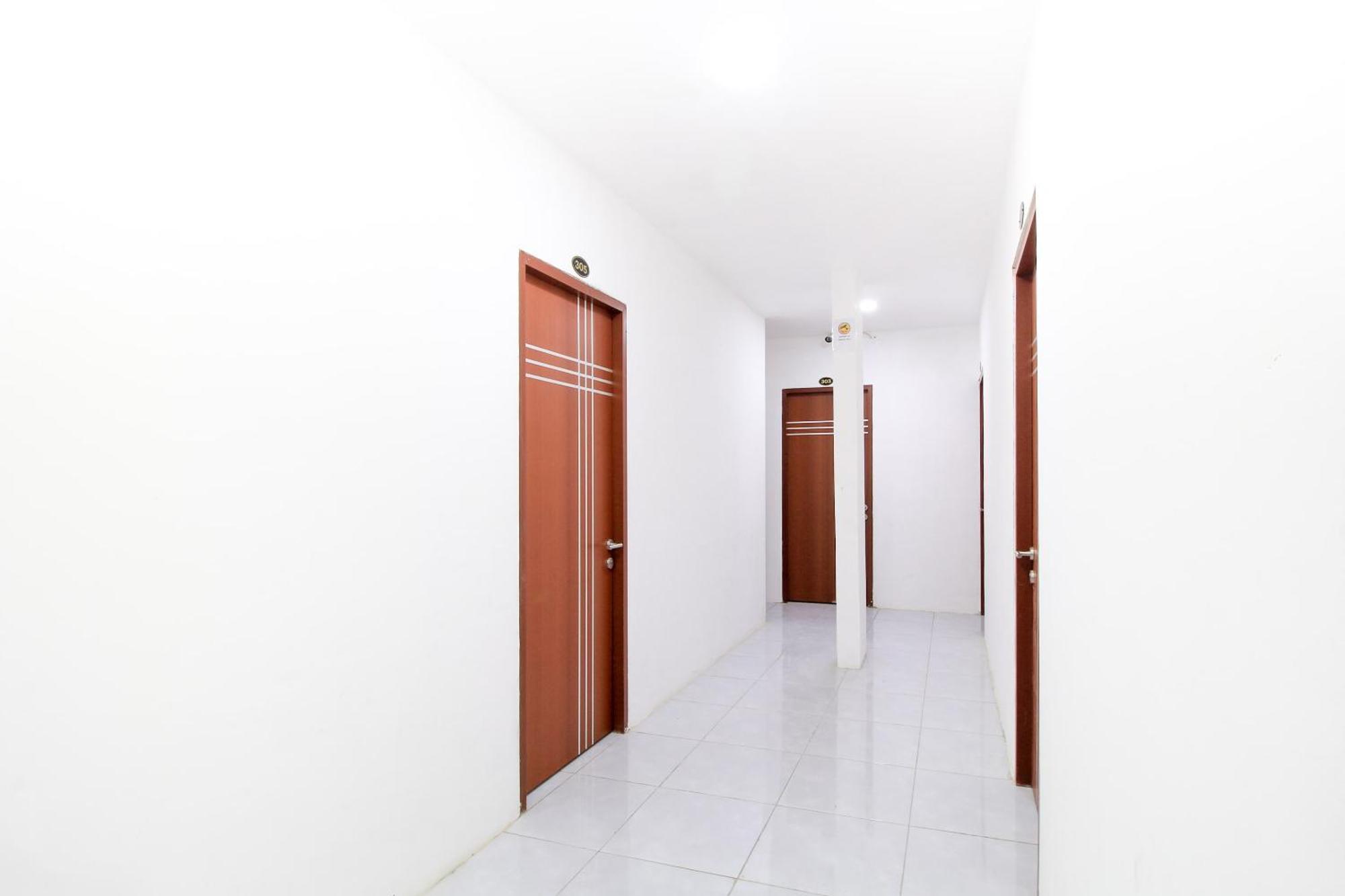 Super Oyo Capital O 217 A1 Hotel Surabaya Ngoại thất bức ảnh
