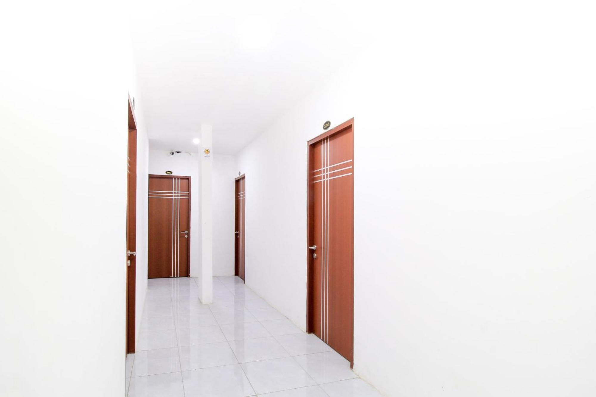 Super Oyo Capital O 217 A1 Hotel Surabaya Ngoại thất bức ảnh